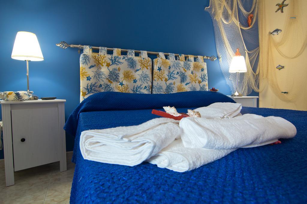 B&B Tifeo Вилафранка Тирена Стая снимка